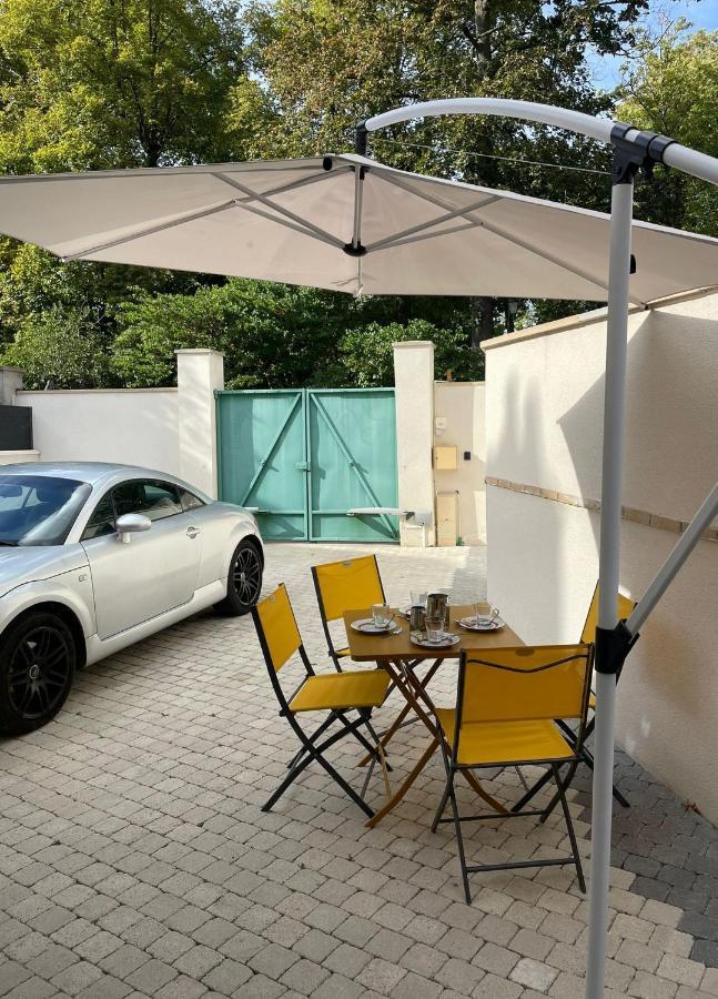 L'Archeveche : Au Pied De La Cathedrale Apartment Bourges Exterior photo